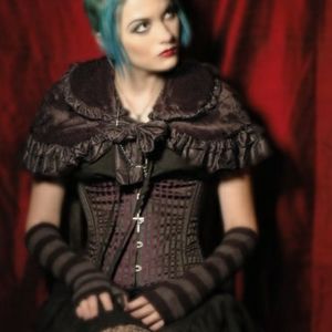 Heavy Red Gothic Capelette